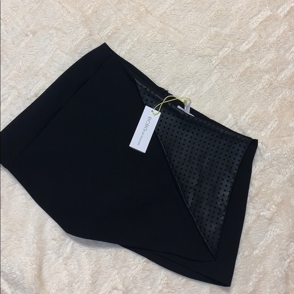 BCBGeneration skort with leather detail